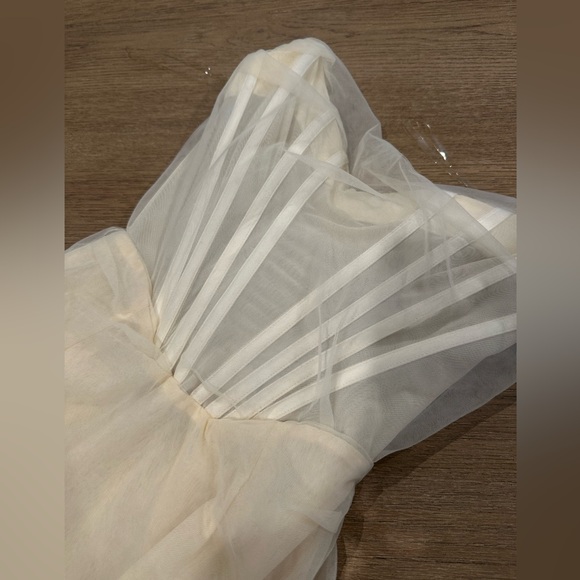 Elegant Cream Corset Strapless Dress - Picture 2 of 4